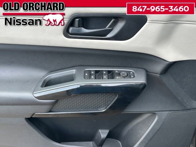 Used 2023 Nissan Pathfinder SV w/ Black Appearance Package image 9