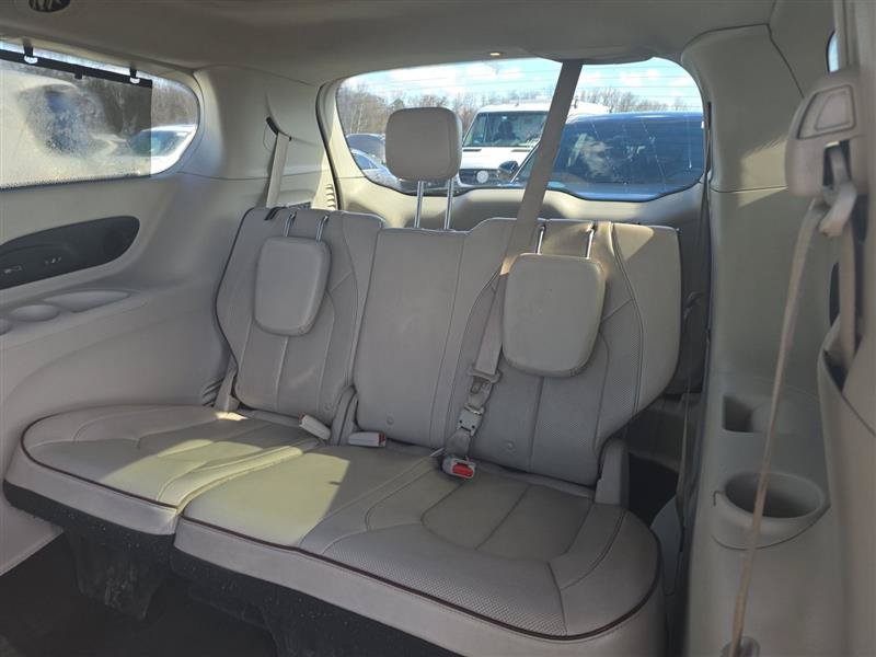 Used 2020 Chrysler Pacifica Limited FWD image 16