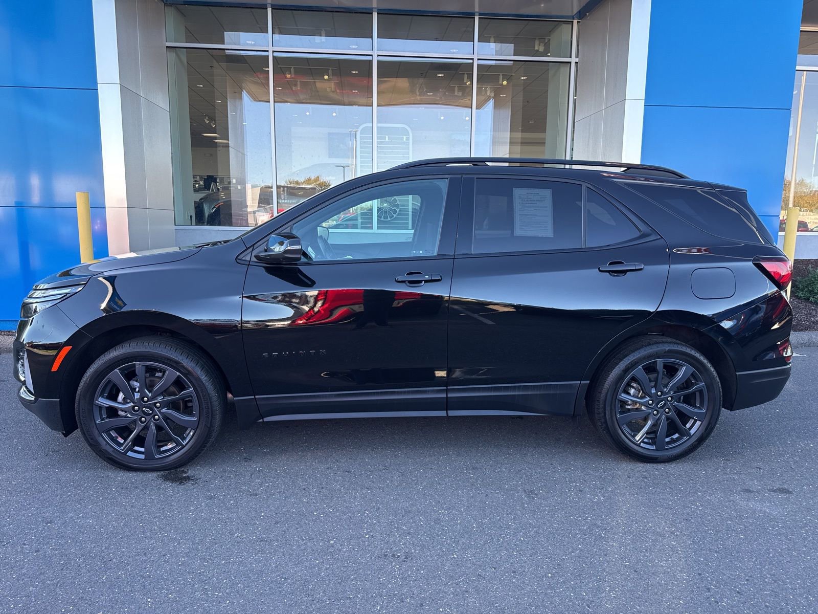 Used 2022 Chevrolet Equinox RS w/ RS Leather Package image 9