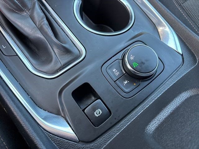 Used 2021 Chevrolet Traverse LT image 27