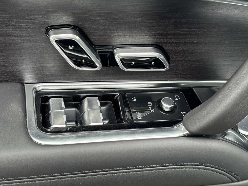 New 2026 Land Rover Range Rover SE image 27