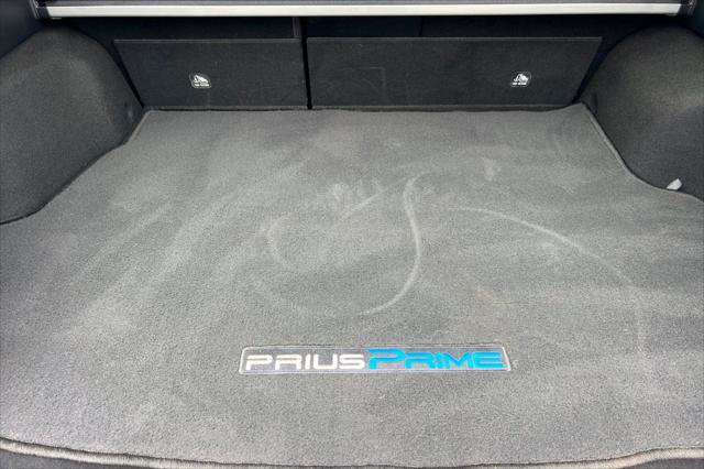 Certified 2017 Toyota Prius Prime Advanced w/ Carpet Mat Package FWD image 15