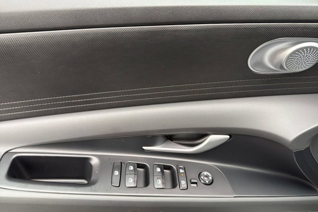 New 2026 Hyundai Elantra SE image 9