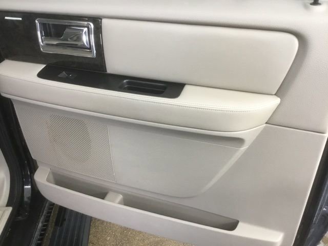 Used 2015 Lincoln Navigator L 4WD image 10