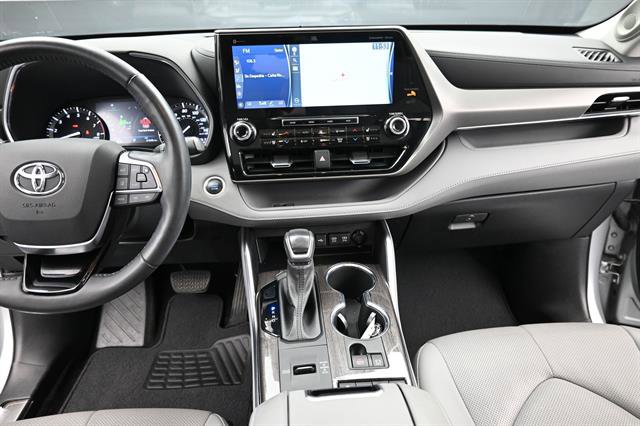 Used 2021 Toyota Highlander Limited FWD image 13