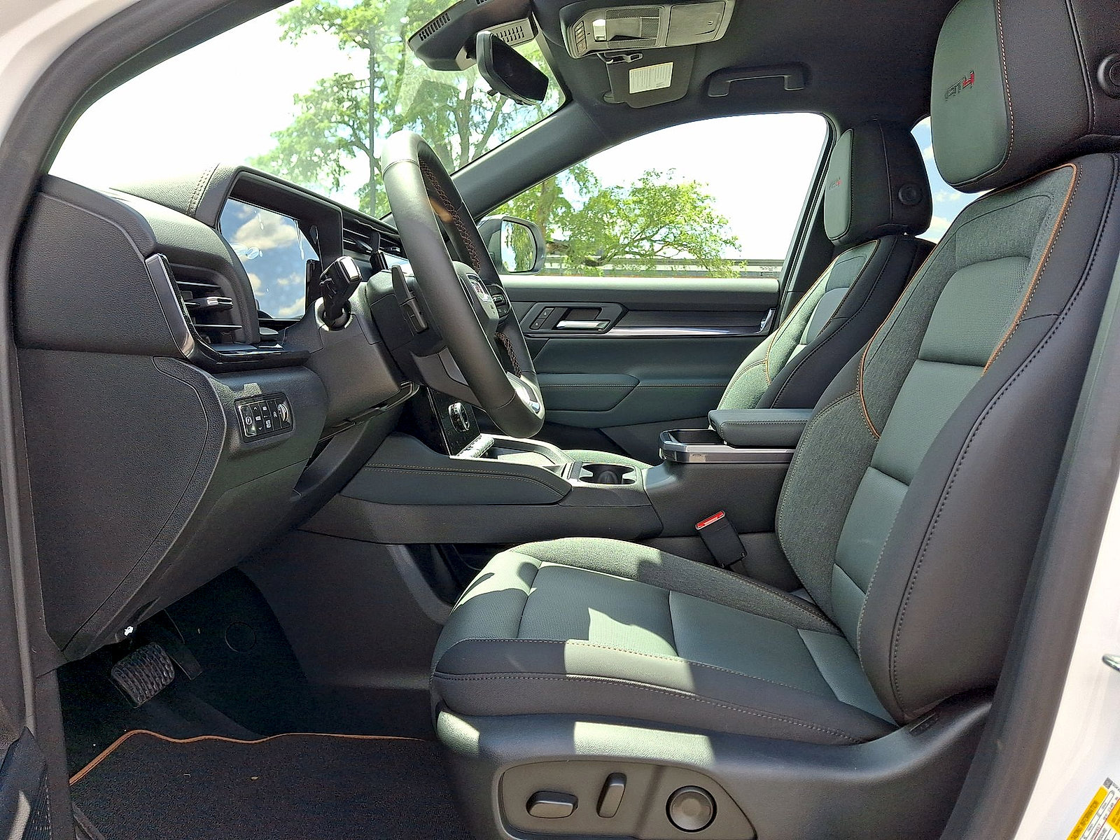 New 2026 GMC Terrain AT4 w/ Technology Package II AWD/4WD image 14