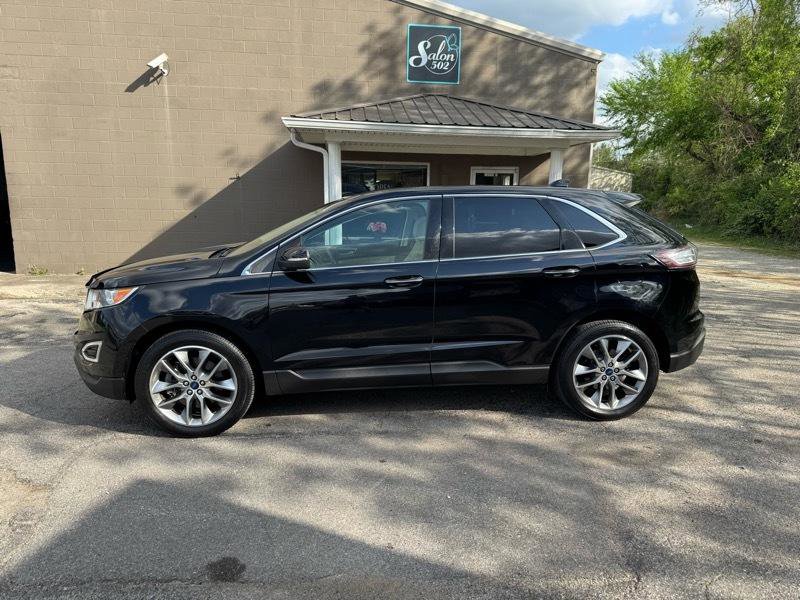 Used 2017 Ford Edge Titanium w/ Equipment Group 301A FWD image 8