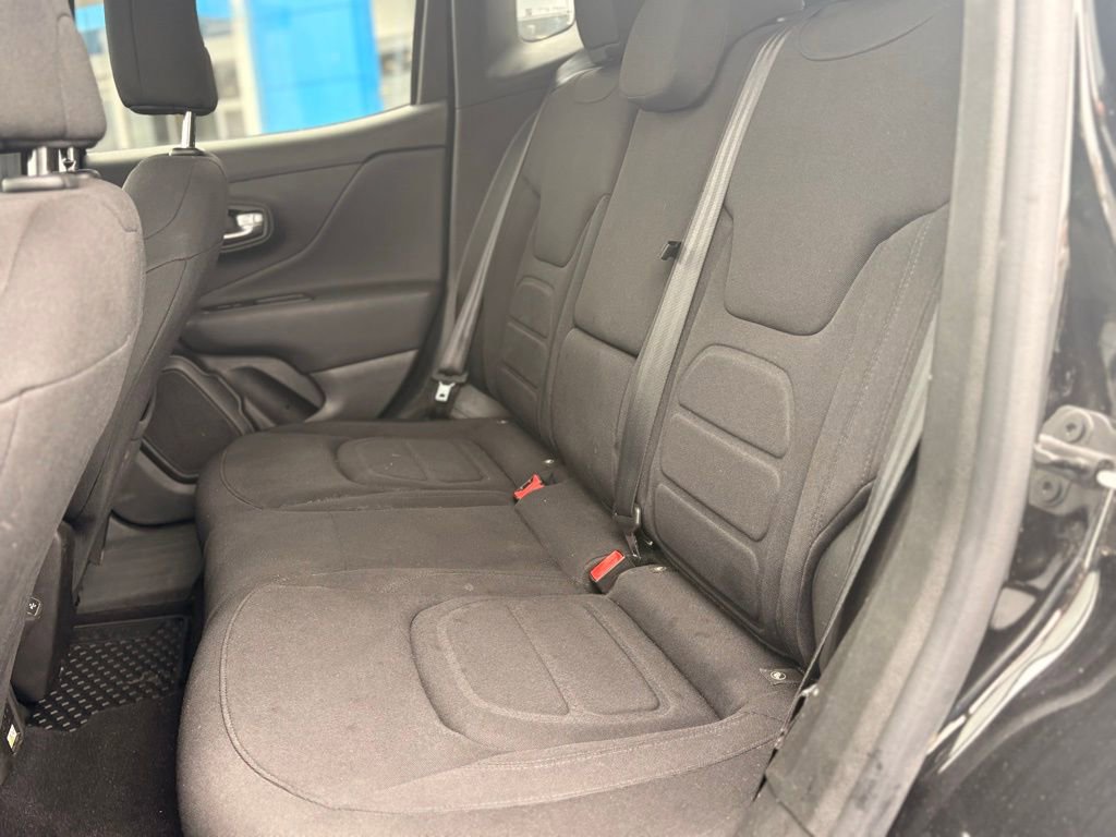 Used 2022 Jeep Renegade Latitude w/ Convenience Group AWD/4WD image 10