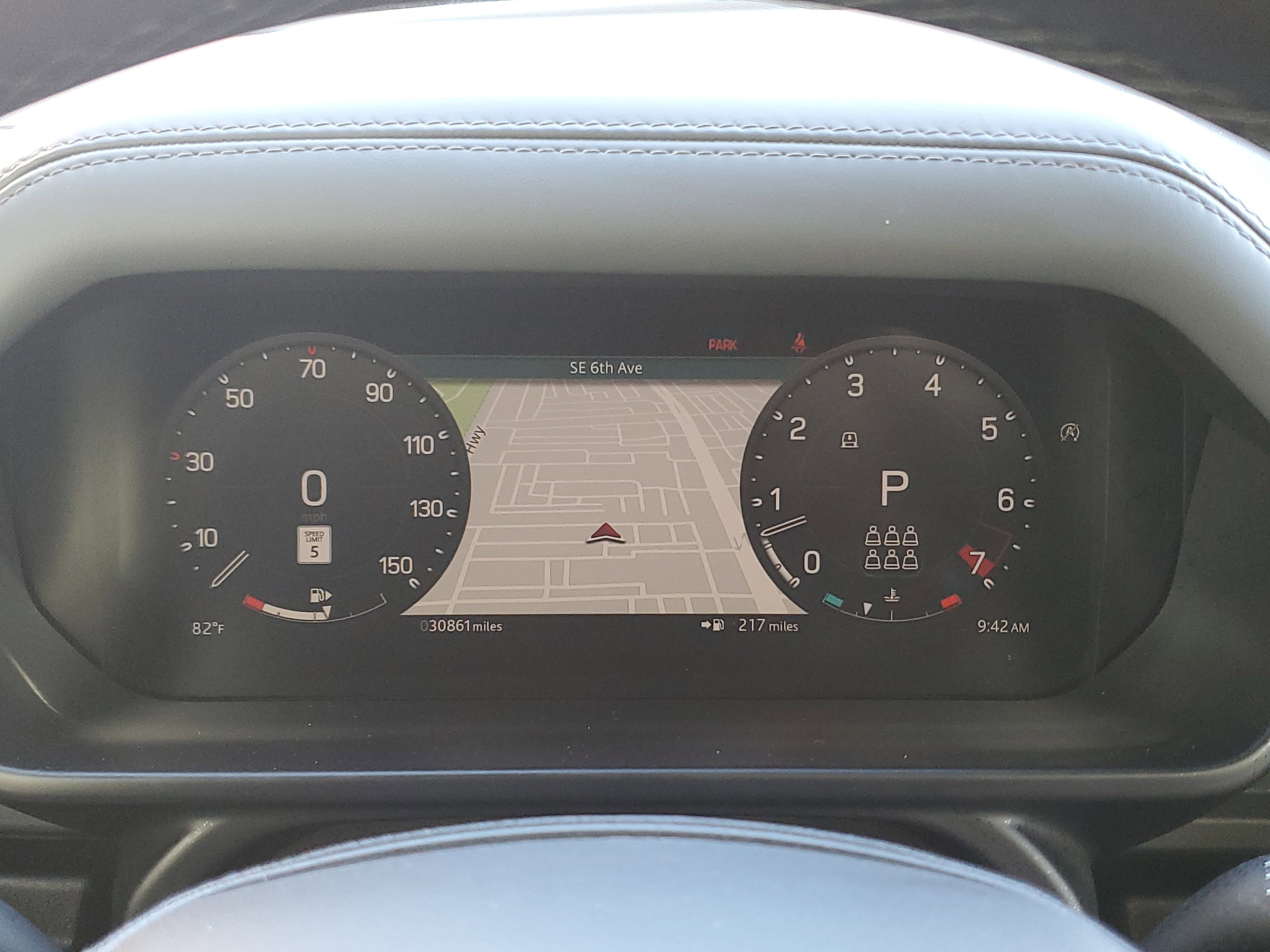 Used 2023 Land Rover Defender 130 X-Dynamic SE image 27