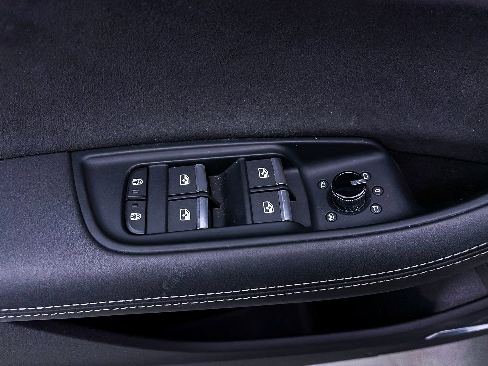 Used 2023 Audi SQ8 Prestige AWD/4WD image 19
