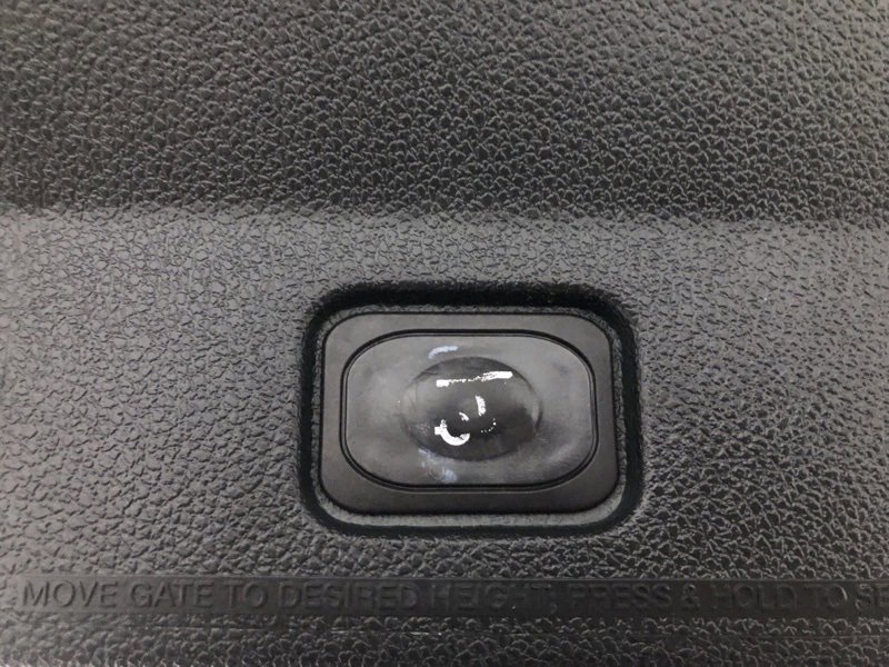 Used 2018 Ford Explorer XLT w/ Equipment Group 202A image 9