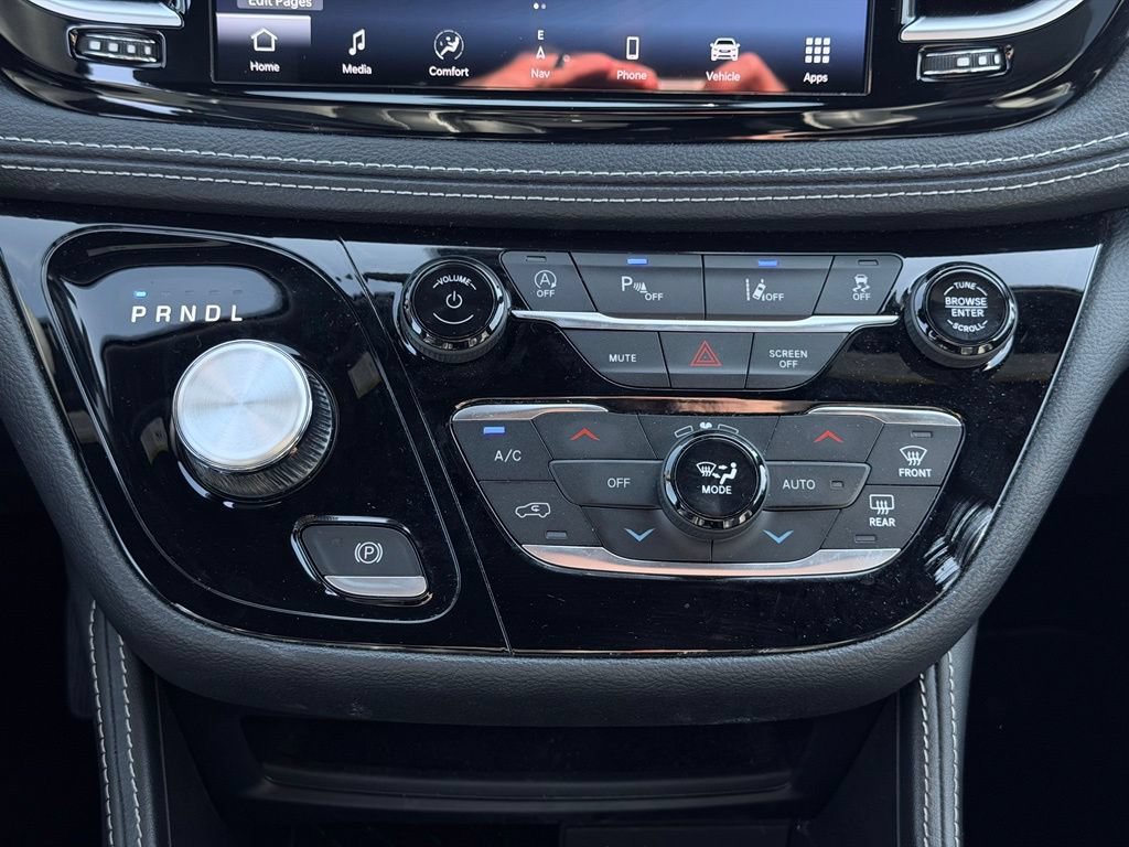 Used 2025 Chrysler Pacifica Limited FWD image 48
