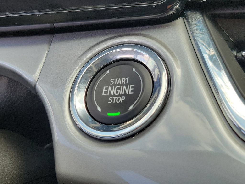 Used 2025 Chevrolet Trax LT w/ LT Convenience Package FWD image 17