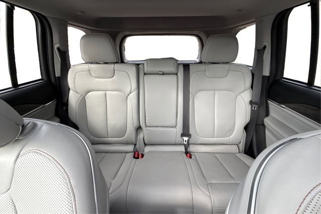 Used 2022 Jeep Grand Cherokee Overland w/ Adv Protech Group III image 14