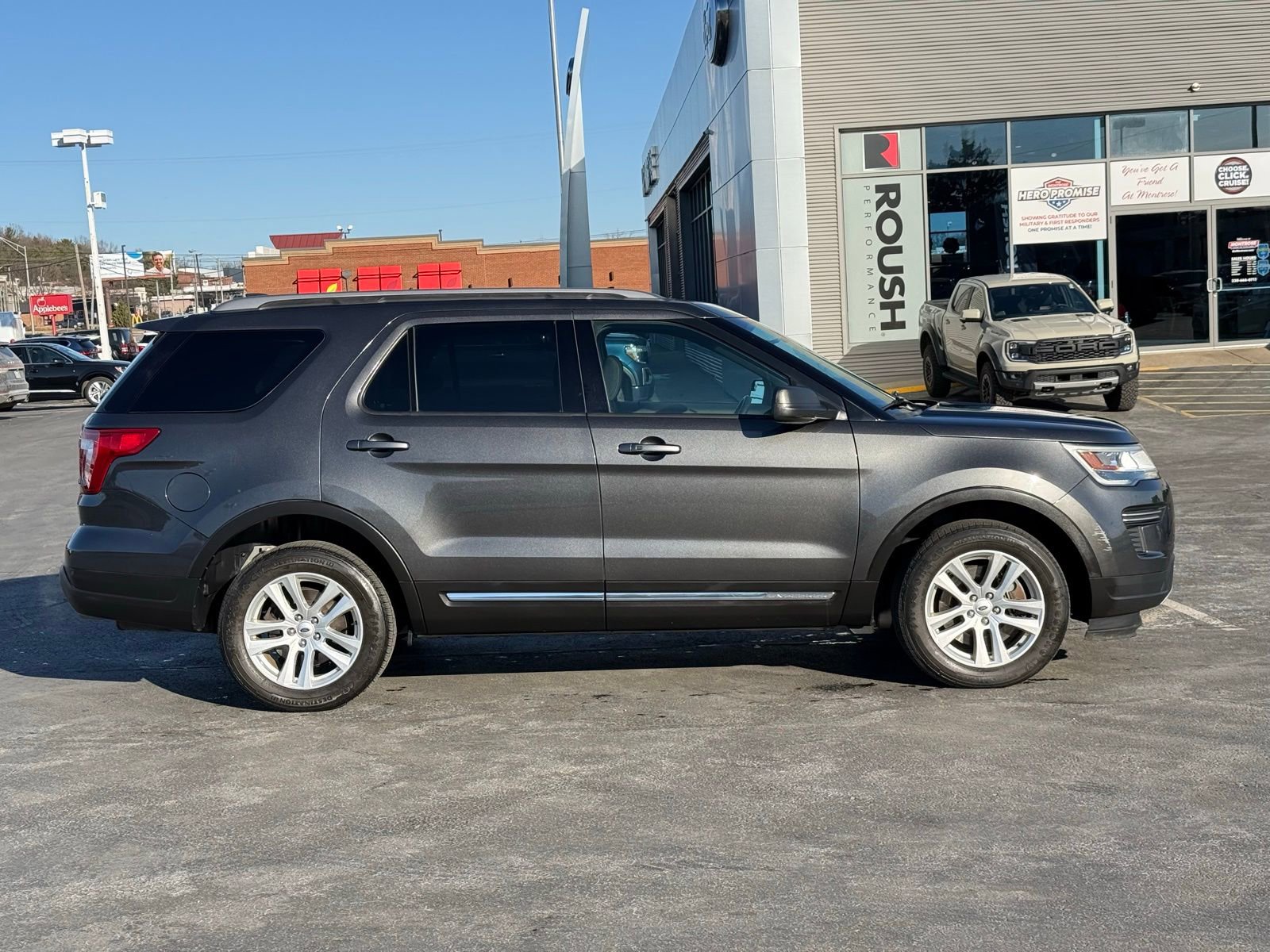 Used 2018 Ford Explorer XLT image 2