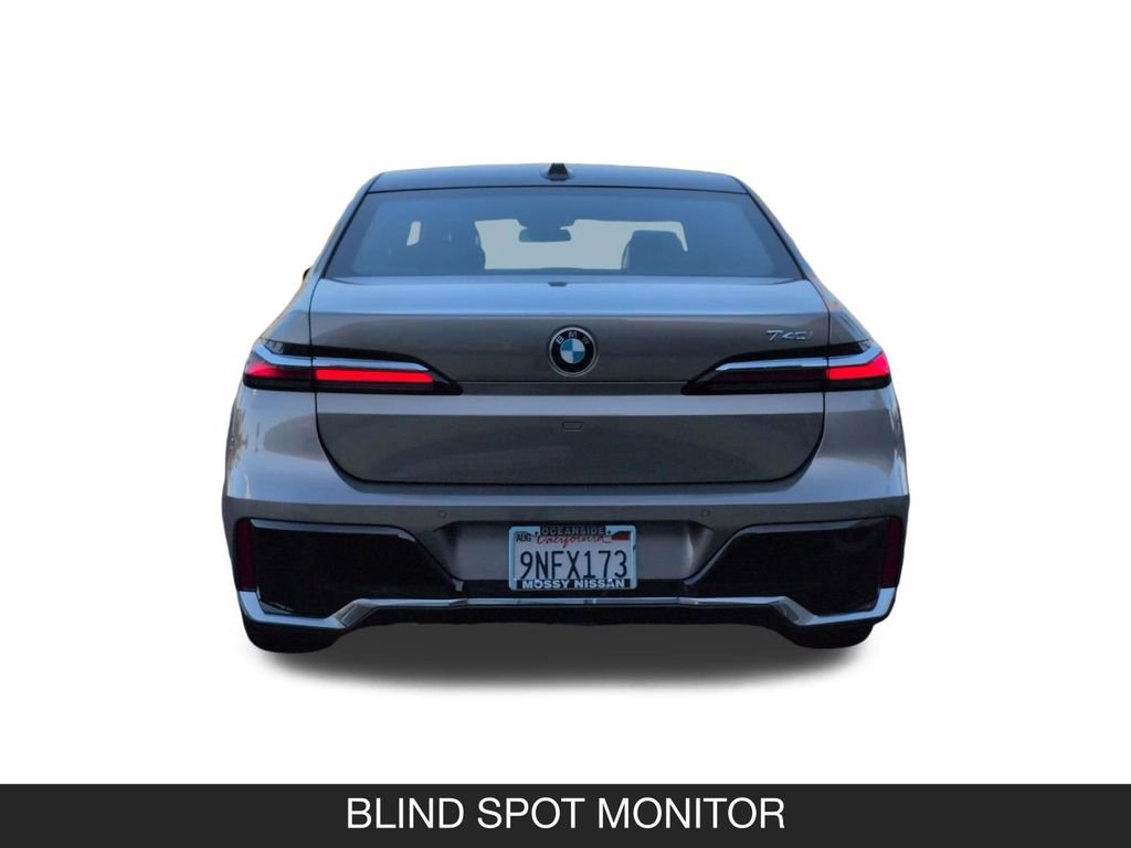 Used 2025 BMW 740i image 9