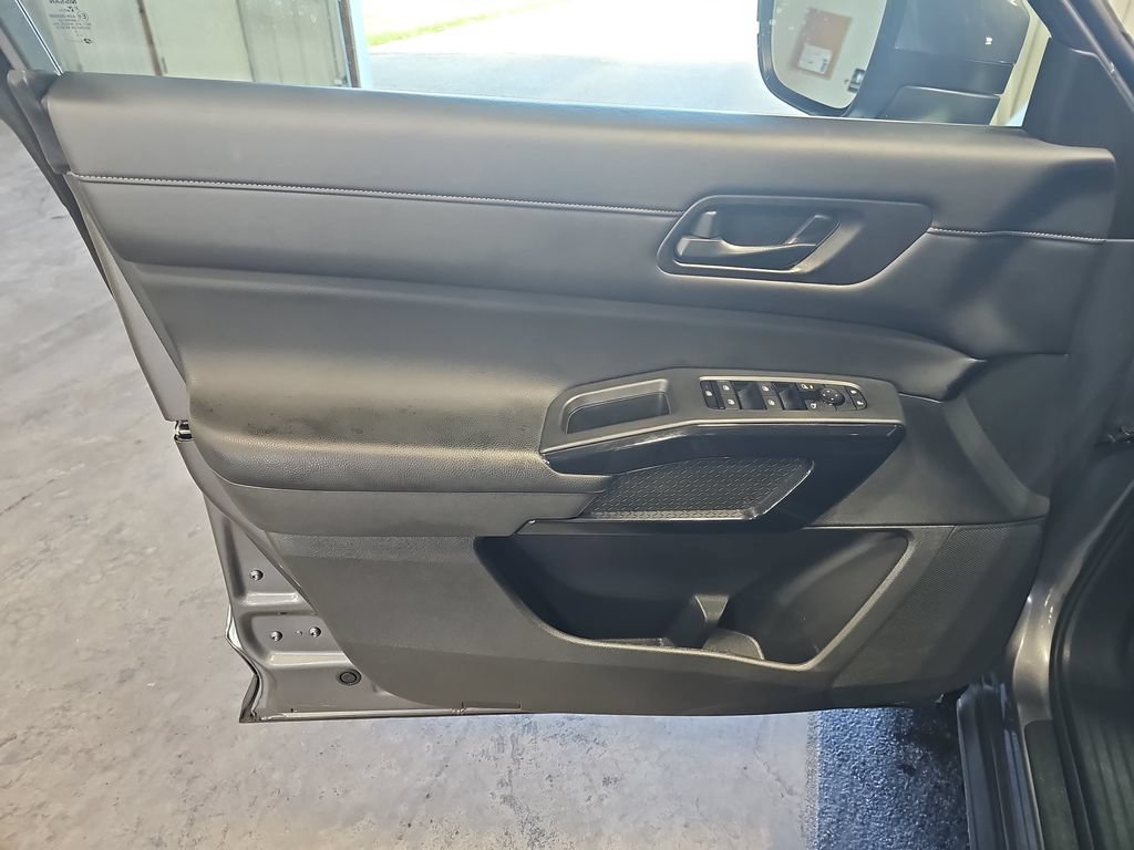 Used 2024 Nissan Pathfinder SV AWD/4WD image 27