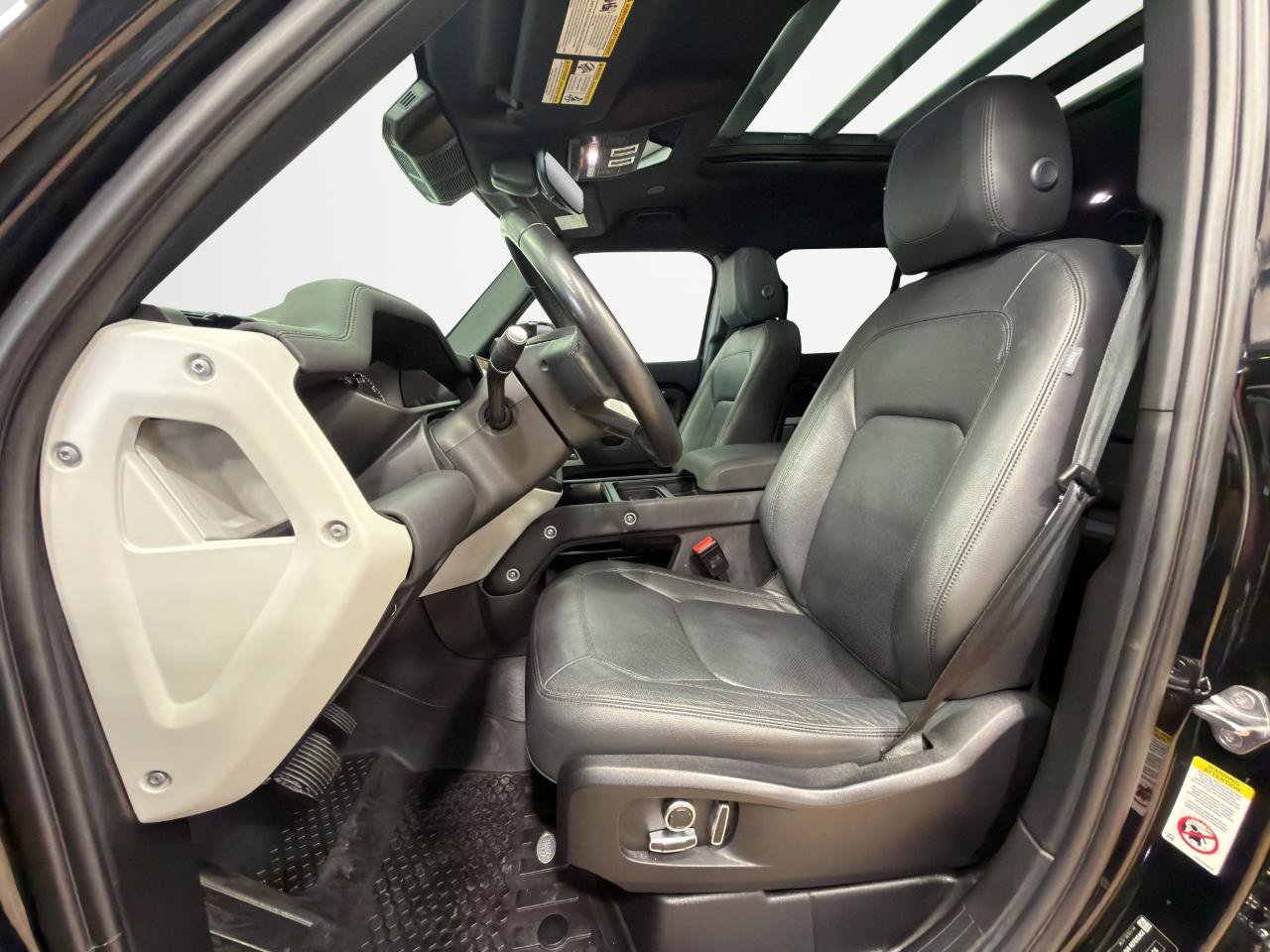 Used 2023 Land Rover Defender 130 SE AWD/4WD image 12
