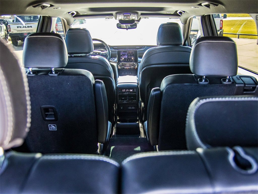 Used 2022 Jeep Grand Cherokee L Laredo image 14