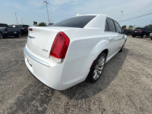 Used 2019 Chrysler 300 Touring w/ Chrome Appearance Package RWD image 6
