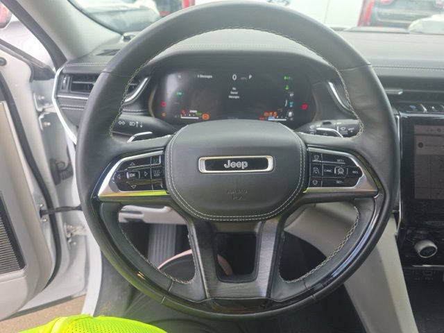 Used 2022 Jeep Grand Cherokee Overland w/ Advanced Protech Group III AWD/4WD image 16