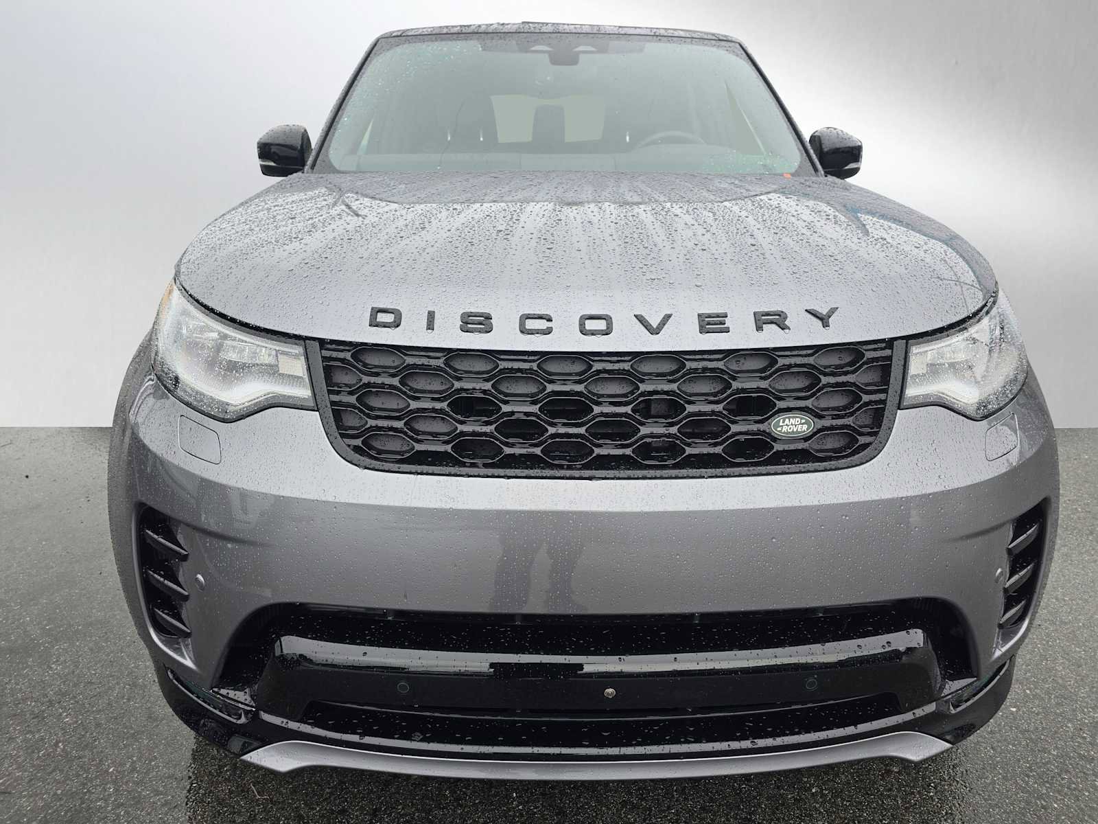 Used 2025 Land Rover Discovery Dynamic SE image 6