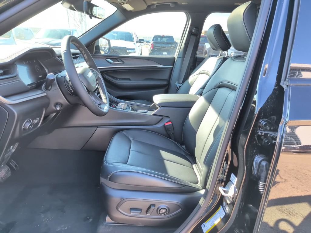 New 2026 Jeep Grand Cherokee L Limited AWD/4WD image 21