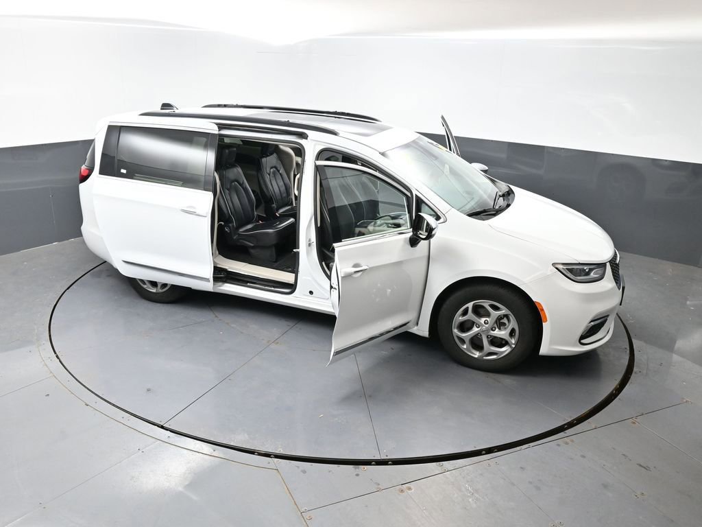 Used 2023 Chrysler Pacifica Limited FWD image 62