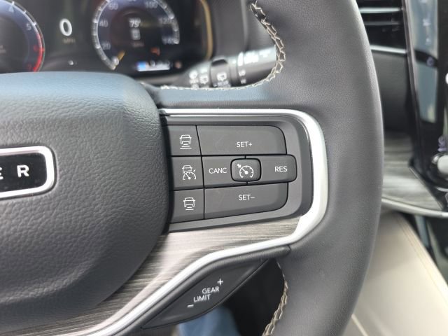 Used 2024 Jeep Wagoneer Series III w/ Premium Group I AWD/4WD image 21