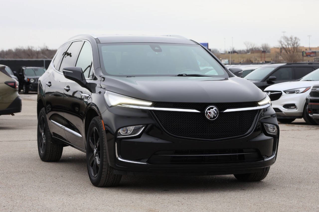 Used 2023 Buick Enclave Essence w/ Sport Touring Edition AWD/4WD image 4