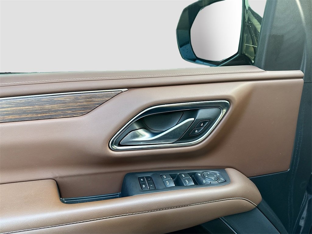 Used 2022 Chevrolet Suburban High Country image 9