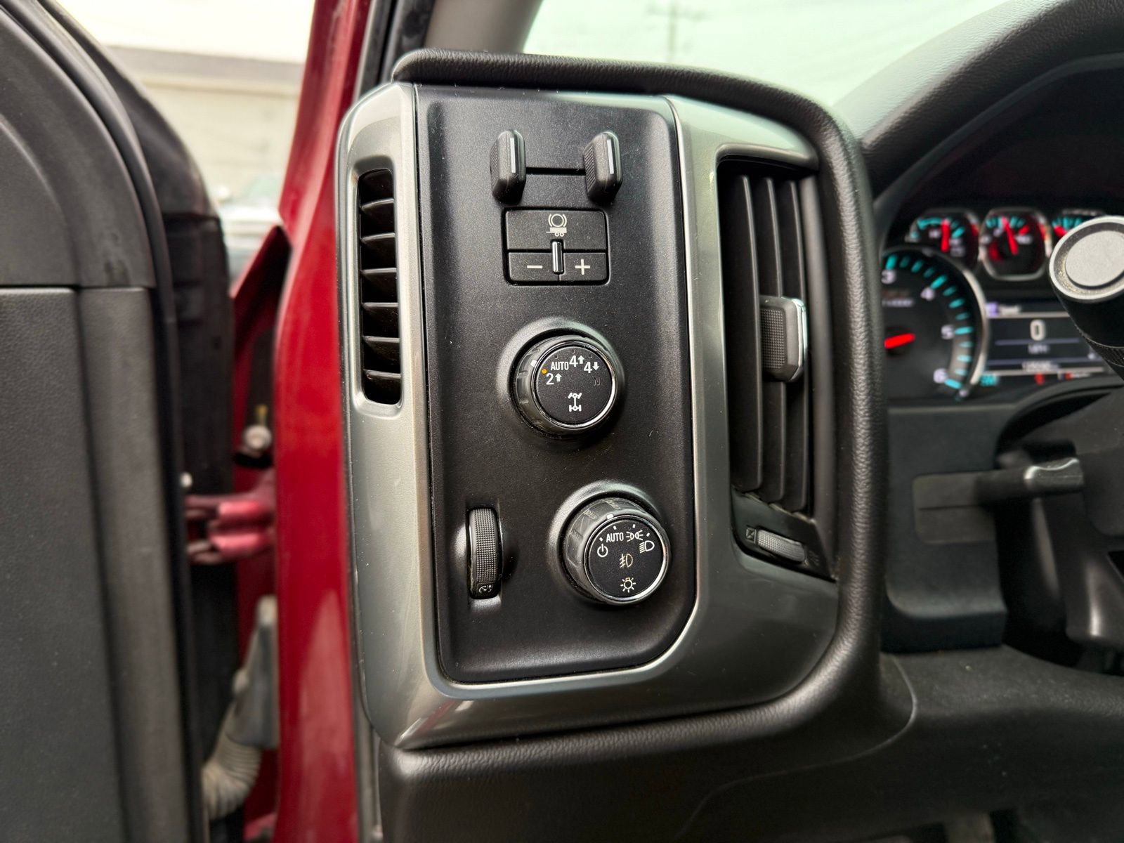 Used 2018 Chevrolet Silverado 1500 LT w/ All Star Edition image 22
