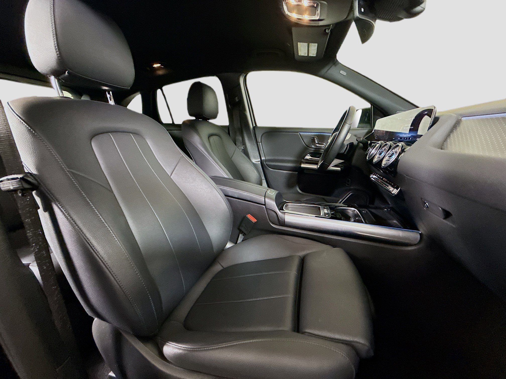 Used 2025 Mercedes-Benz GLA 250 image 29