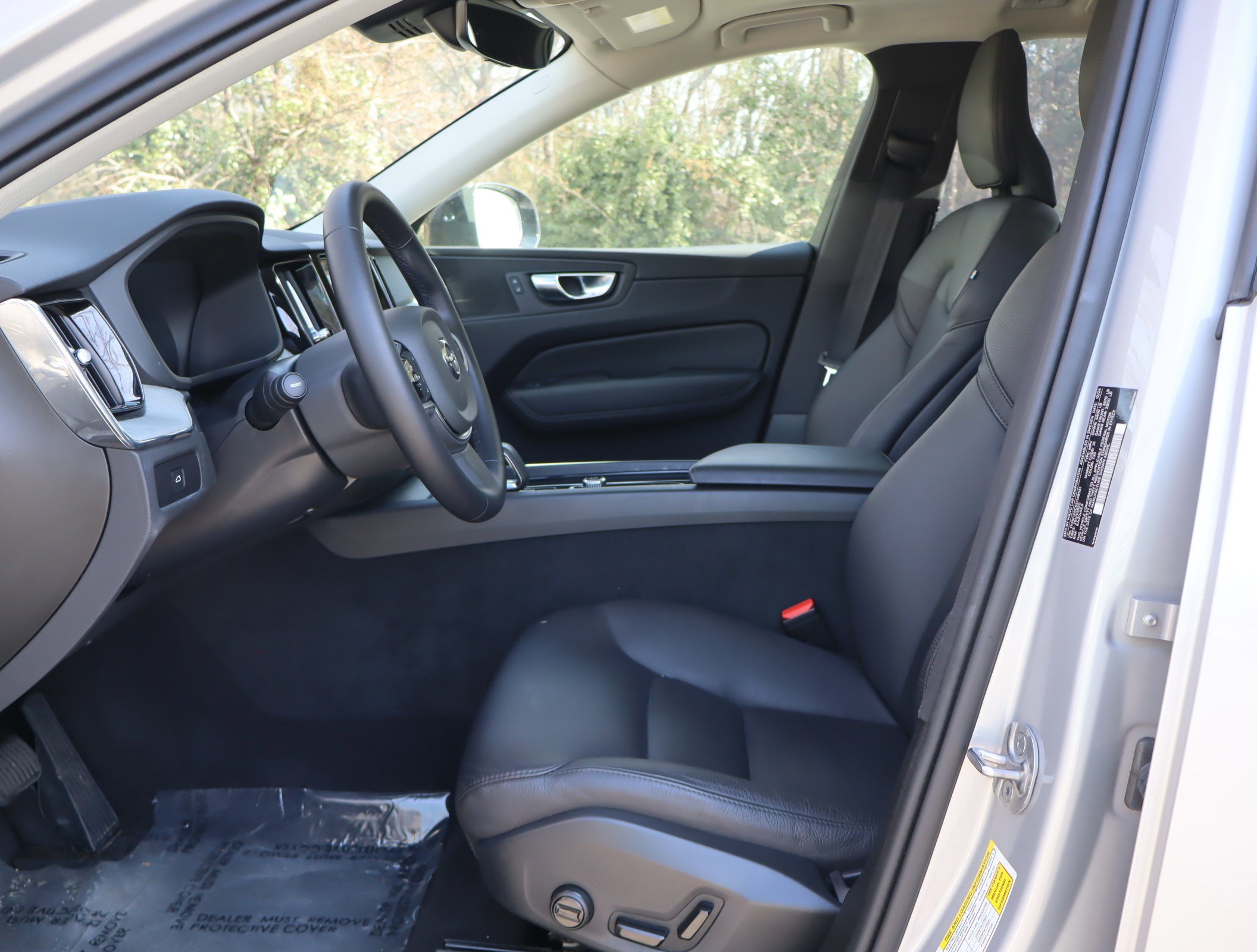 Used 2025 Volvo XC60 B5 Plus image 16