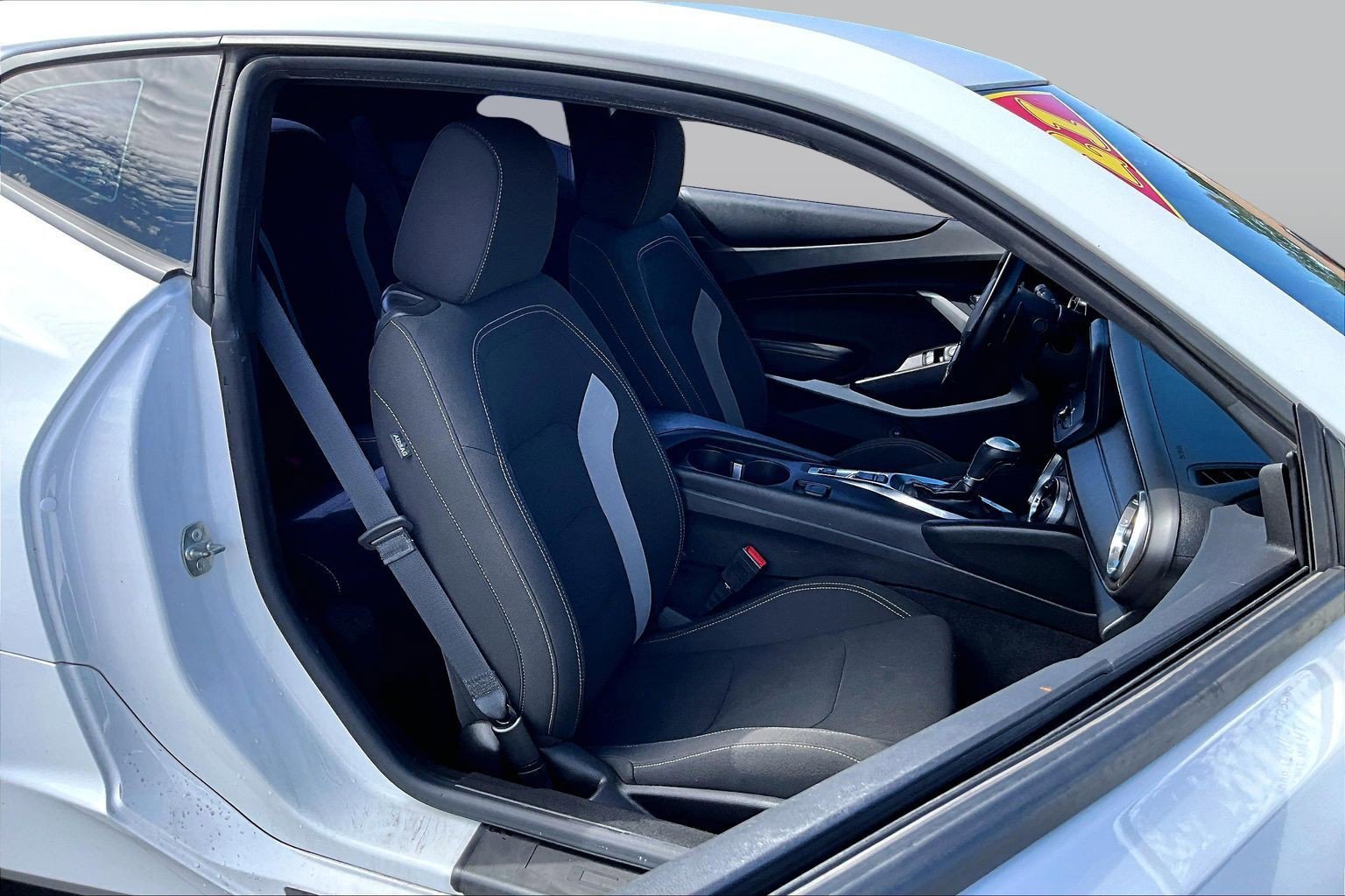 Used 2021 Chevrolet Camaro LT RWD image 7