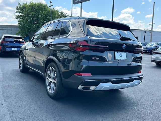 New 2026 BMW X5 xDrive50e w/ Premium Package AWD/4WD image 3