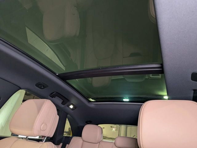 Certified 2025 Porsche Macan image 18