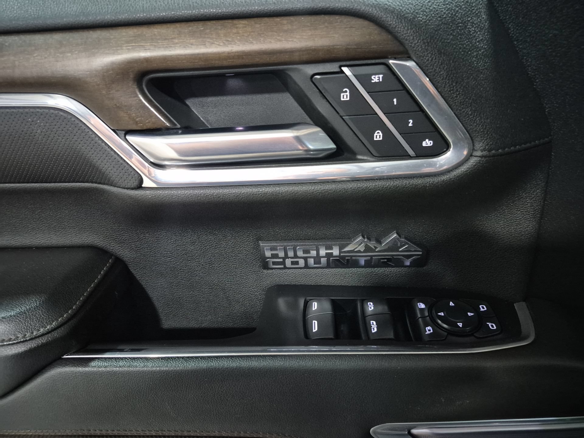 Used 2024 Chevrolet Silverado 1500 High Country w/ High Country Premium Package AWD/4WD image 25