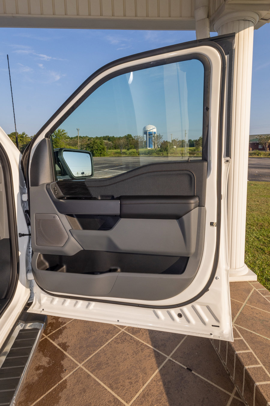 New 2025 Ford F150 Lariat w/ Equipment Group 502A High image 21