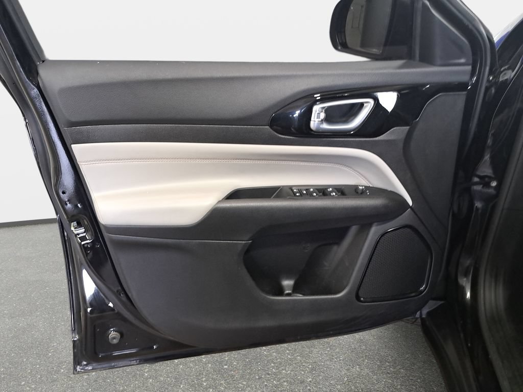 Certified 2023 Jeep Compass Limited AWD/4WD image 28