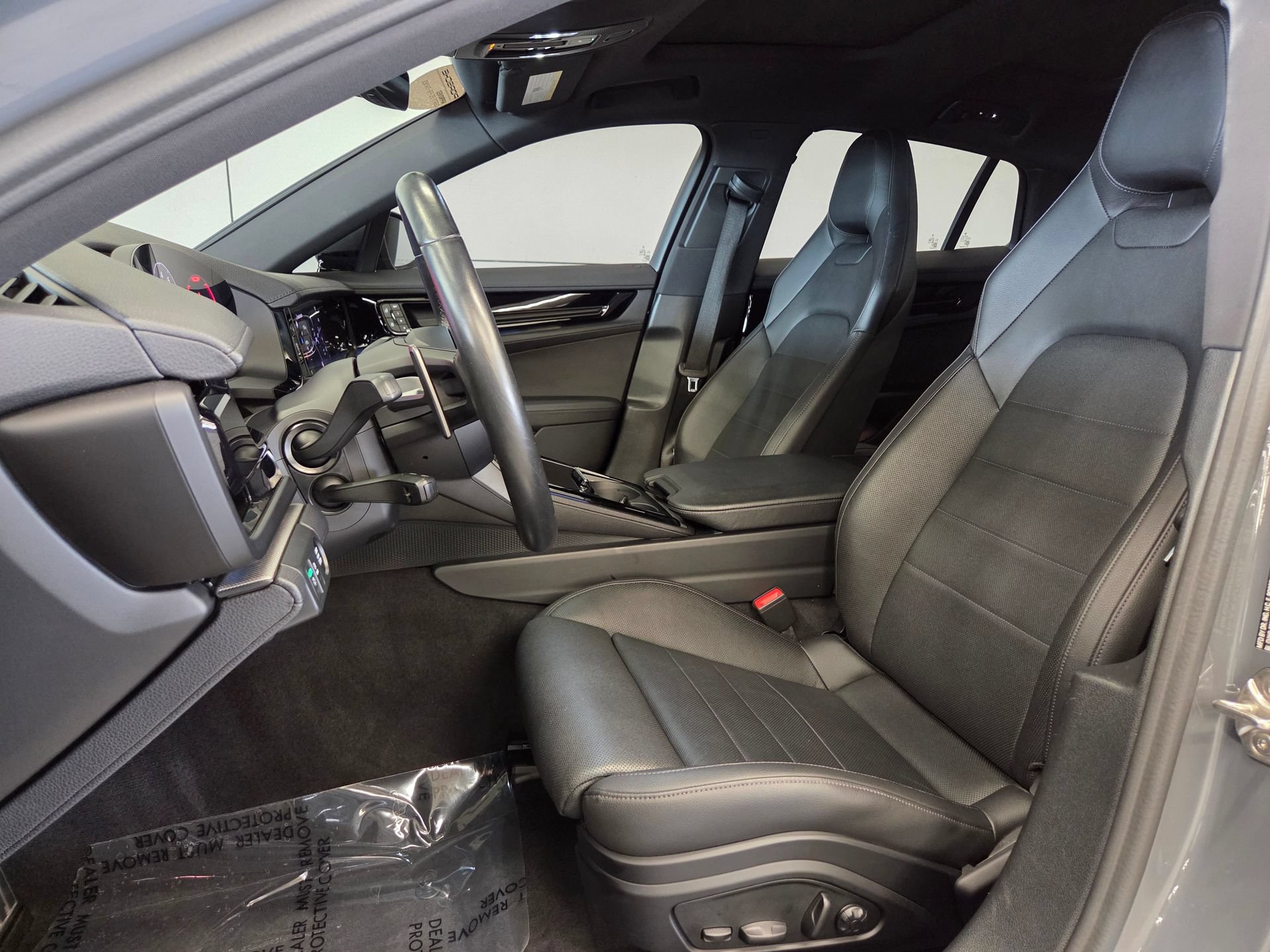 Certified 2025 Porsche Panamera image 5
