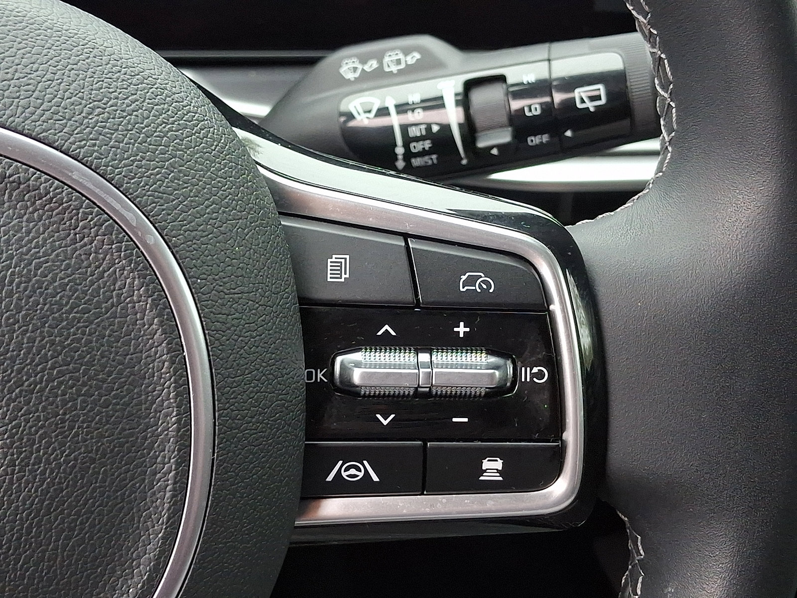 Used 2025 Kia Sorento EX w/ Panoramic Sunroof Package image 24