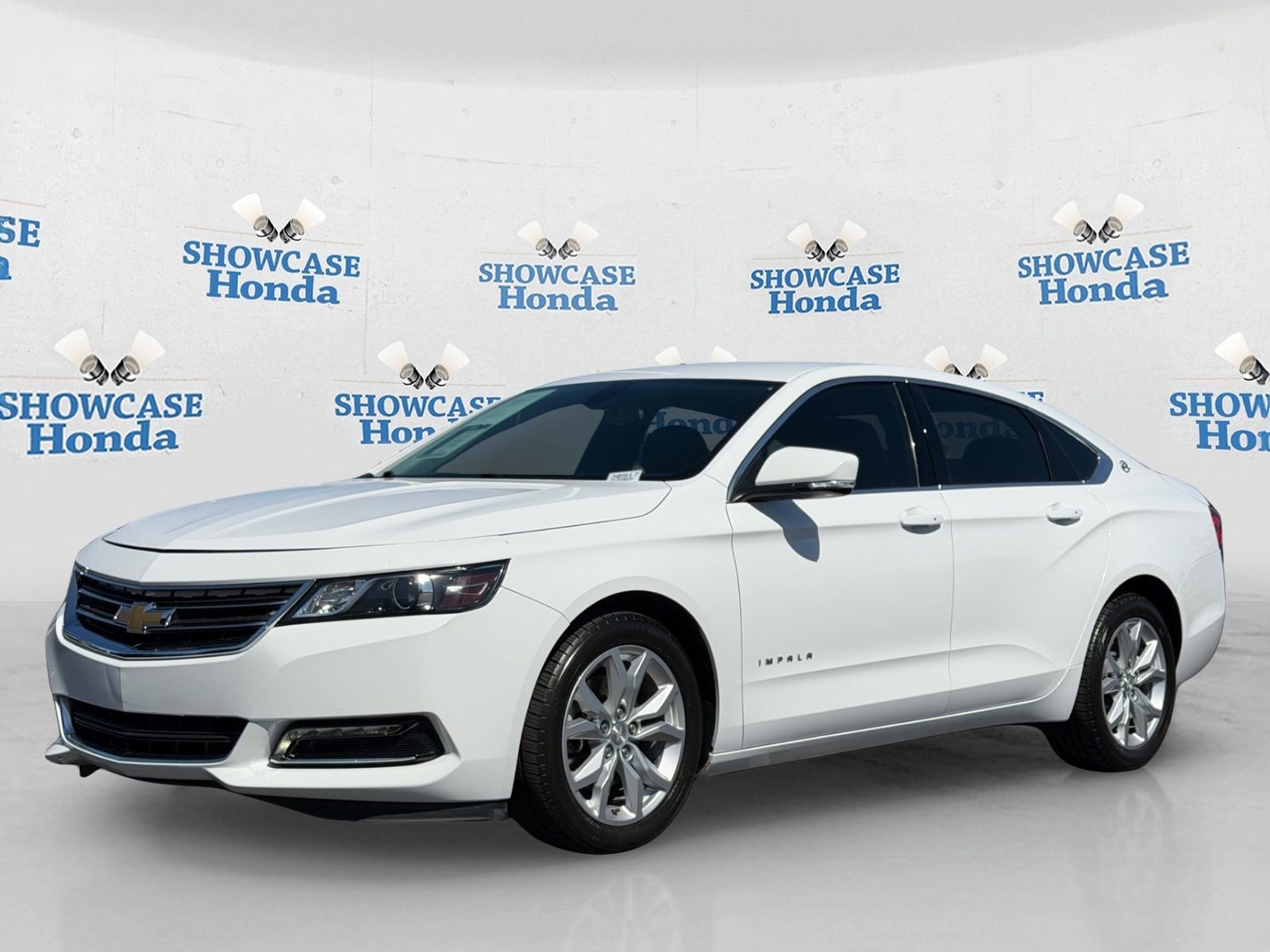 Used 2018 Chevrolet Impala LT w/ LT Entertainment Package FWD image 2