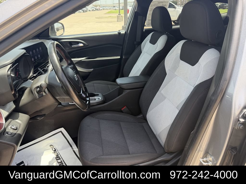 Used 2024 Chevrolet Trax RS FWD image 25