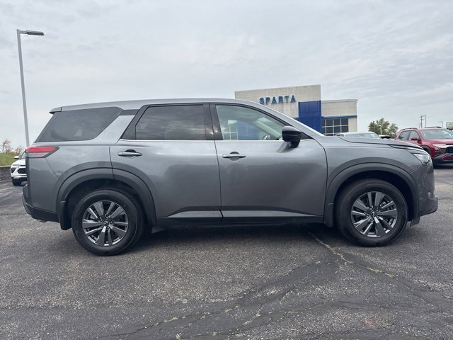 Used 2023 Nissan Pathfinder S image 2