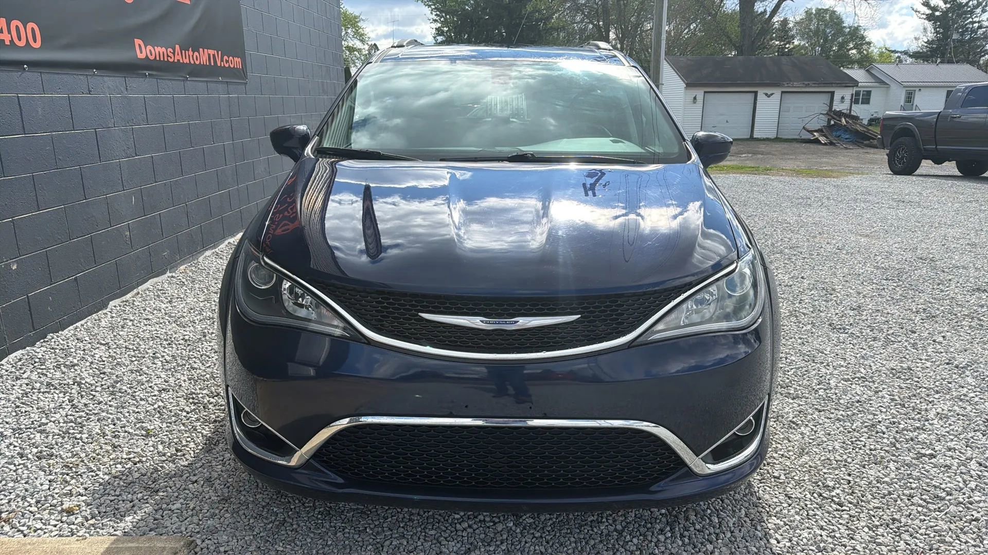 Used 2020 Chrysler Pacifica Touring-L FWD image 9