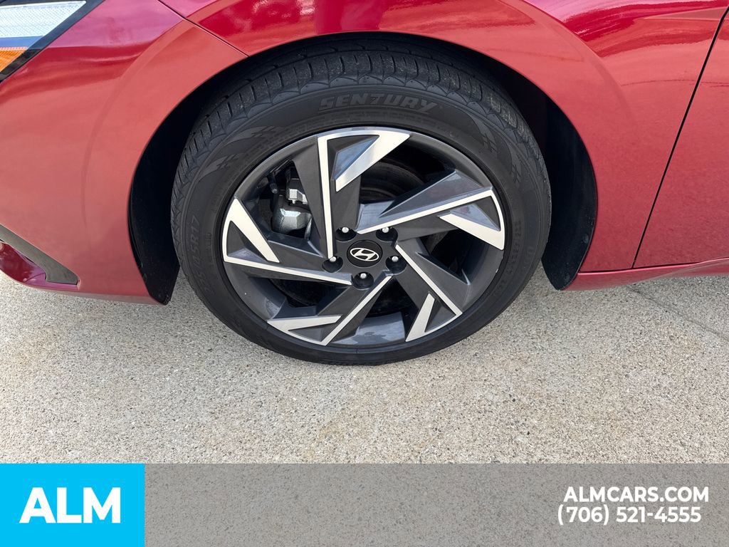 Used 2025 Hyundai Elantra SEL image 12