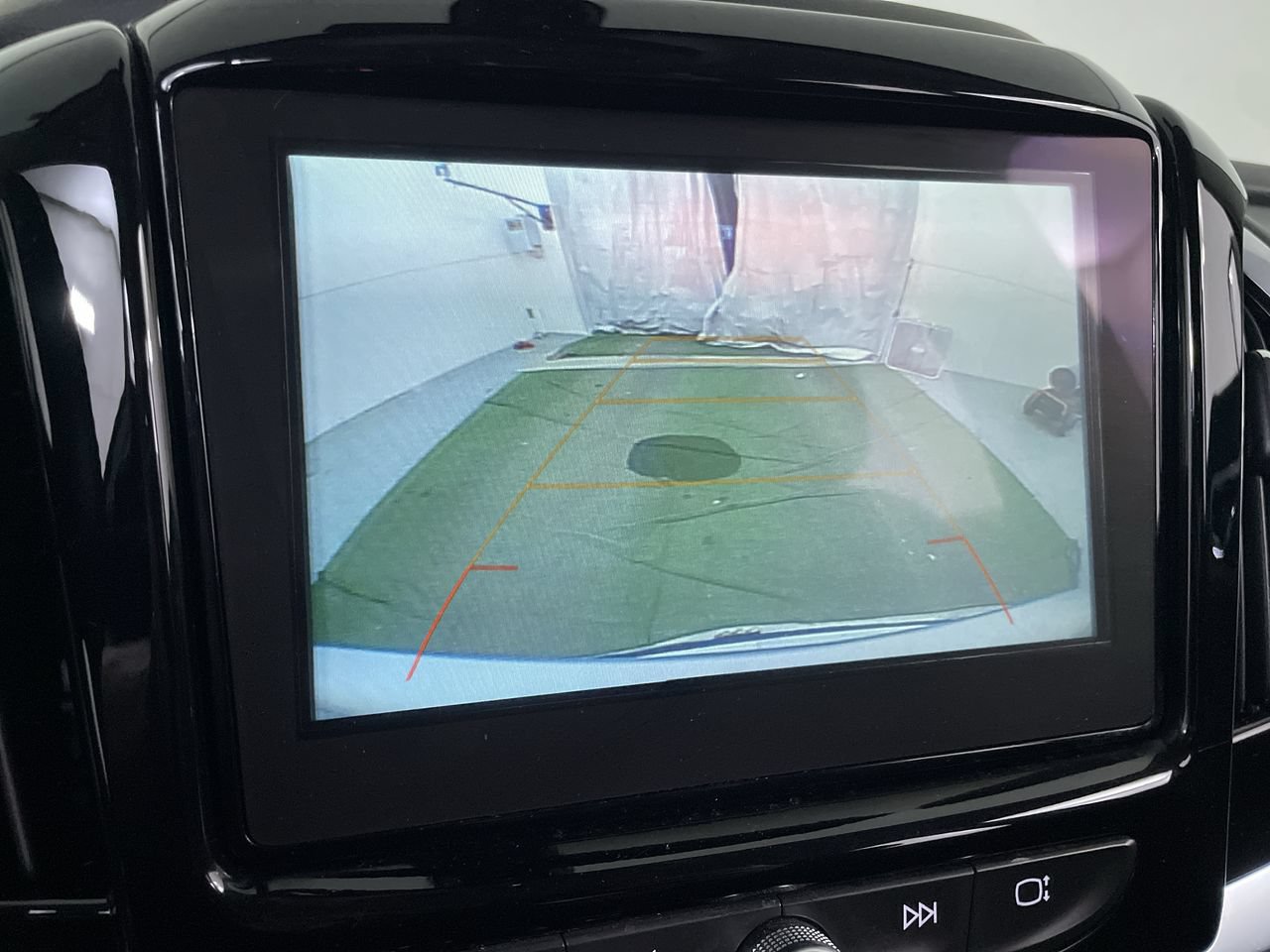 Used 2019 Chevrolet Traverse LT FWD image 16