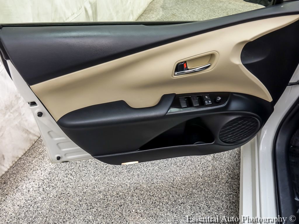 Used 2019 Toyota Prius XLE AWD/4WD image 19