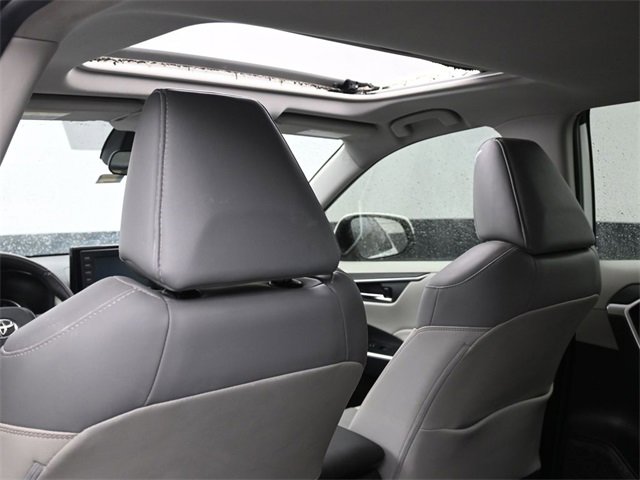 Used 2020 Toyota RAV4 XLE Premium image 30